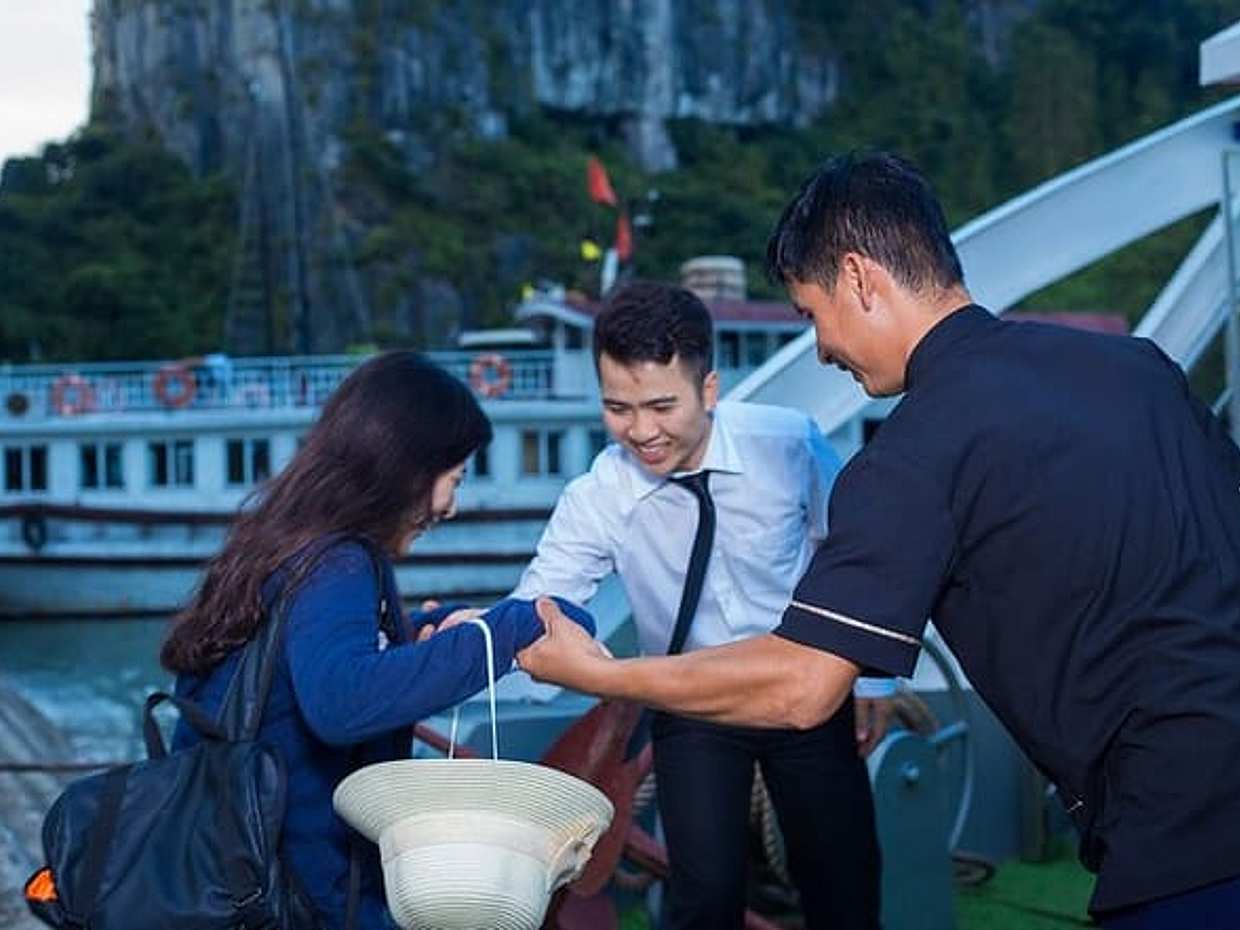Halong Bay Deluxe Day Tour with Alova Premium Cruise All Included, Vietnam, photo 2