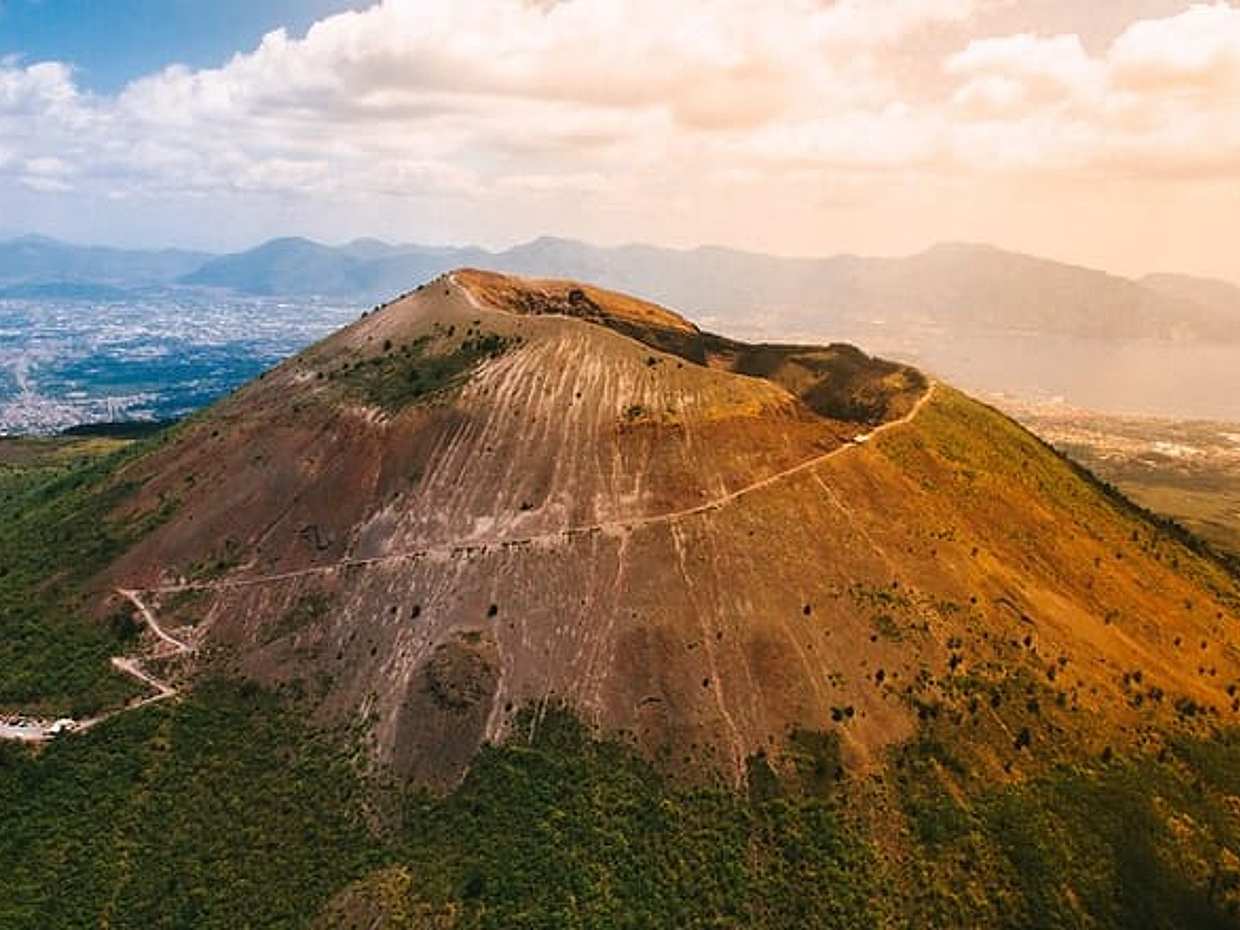 Private Transfer: Naples to Praiano, 2h in Vesuvius or Pompeii, photo 2