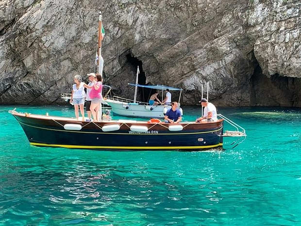 Boat Tour in Capri Italy, photo 2