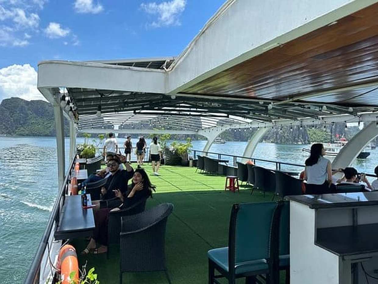 Ha Long Bay Premium Day Cruise | Buffet Lunch & Kayaking, photo 4
