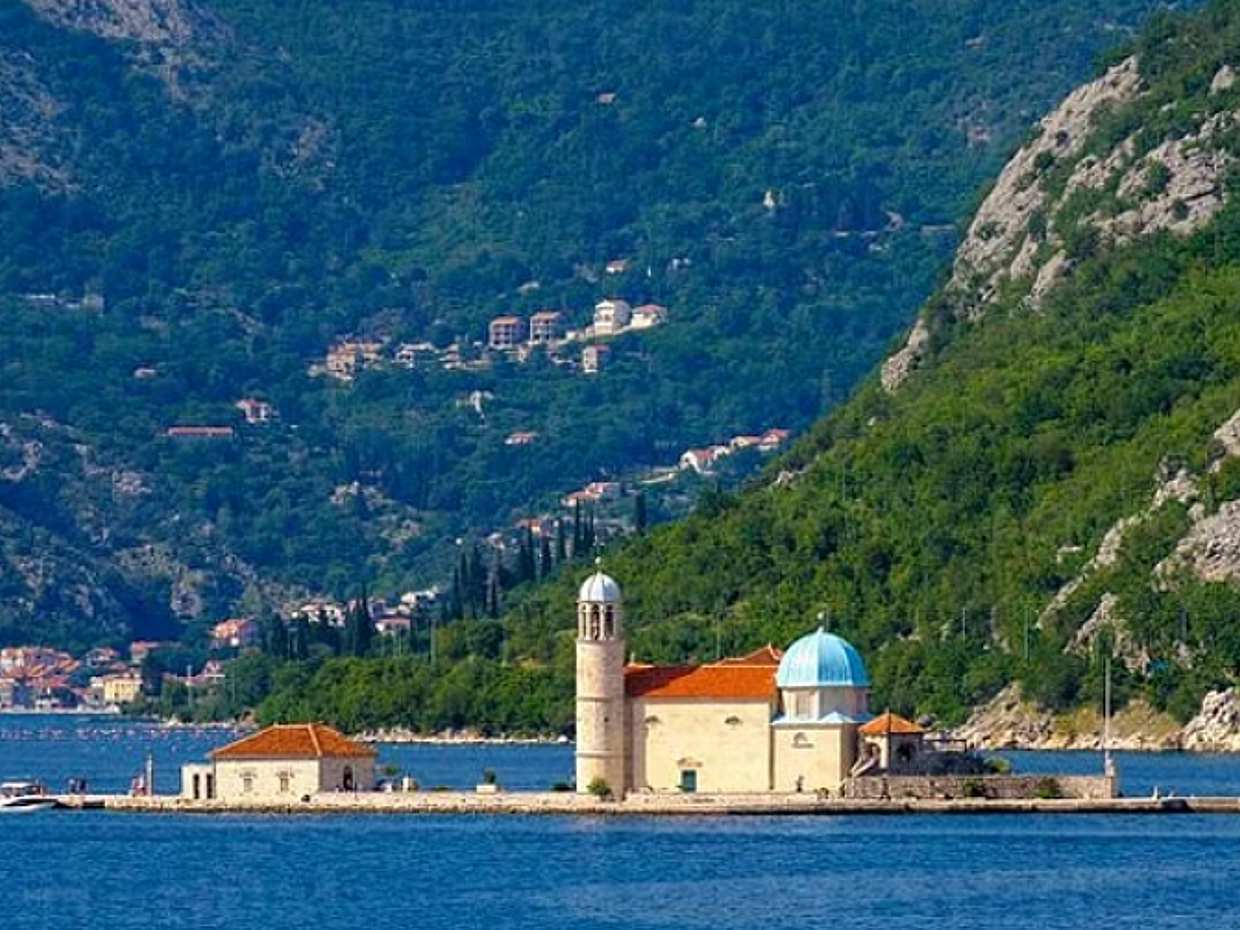 Group Full Day Tour: Kotor & Perast from Dubrovnik in Croatia