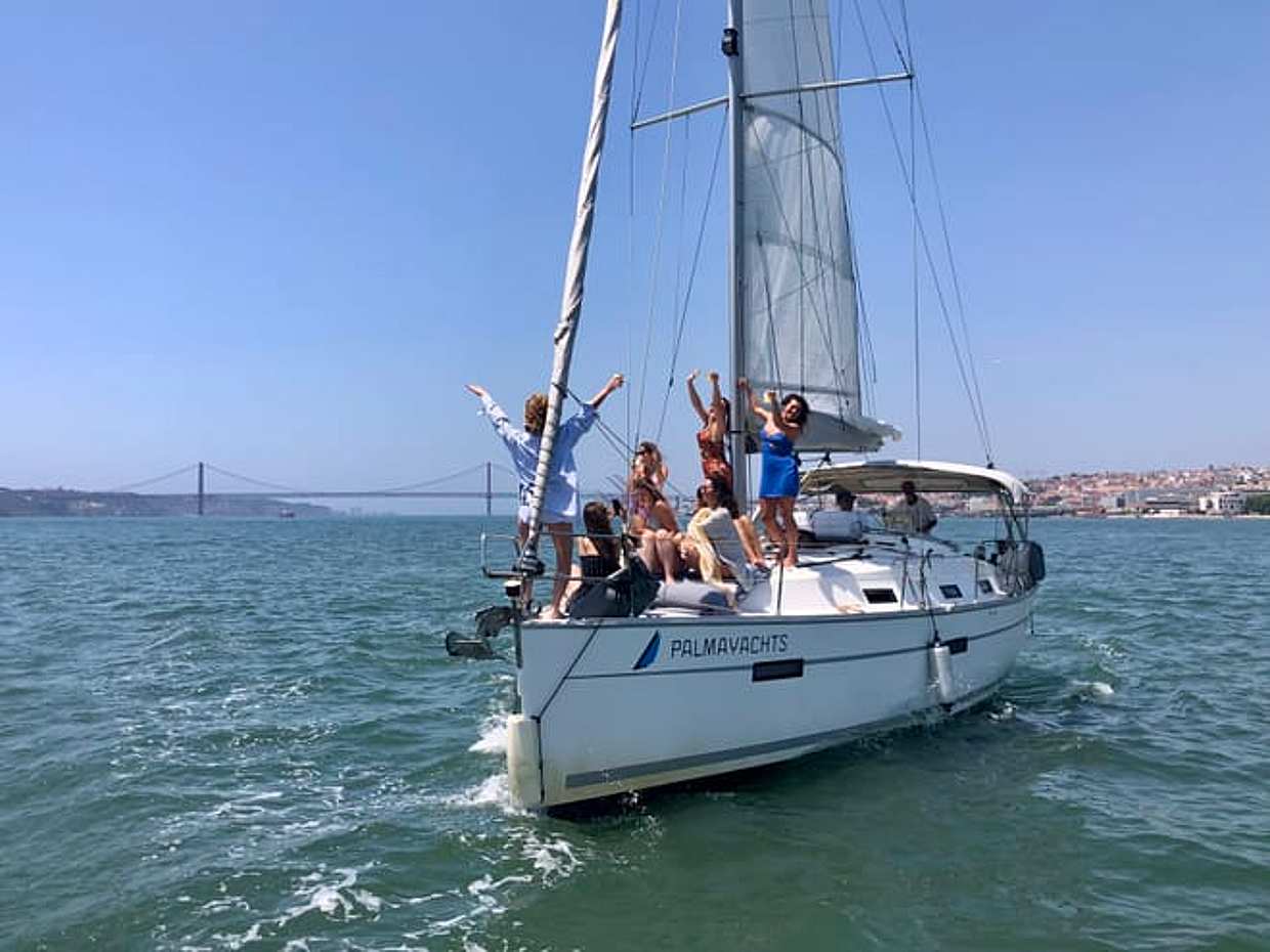 Lisbon Private Sailing Cruise, drink included (options: 2h, 3h, 4h, 6h or 8h)