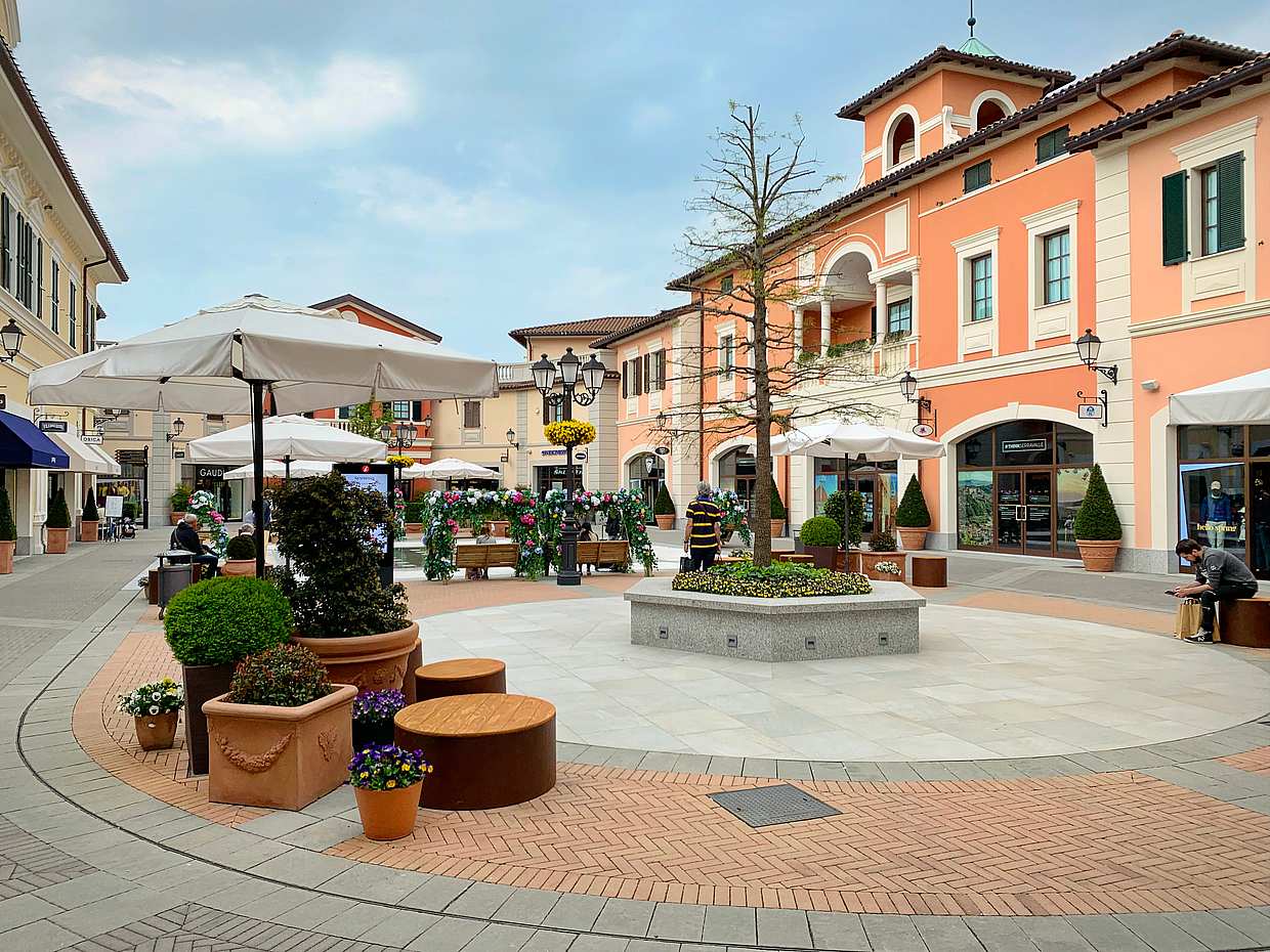 Privátní nákupní výlet do Serravalle Outlet z Milána v Itálii.