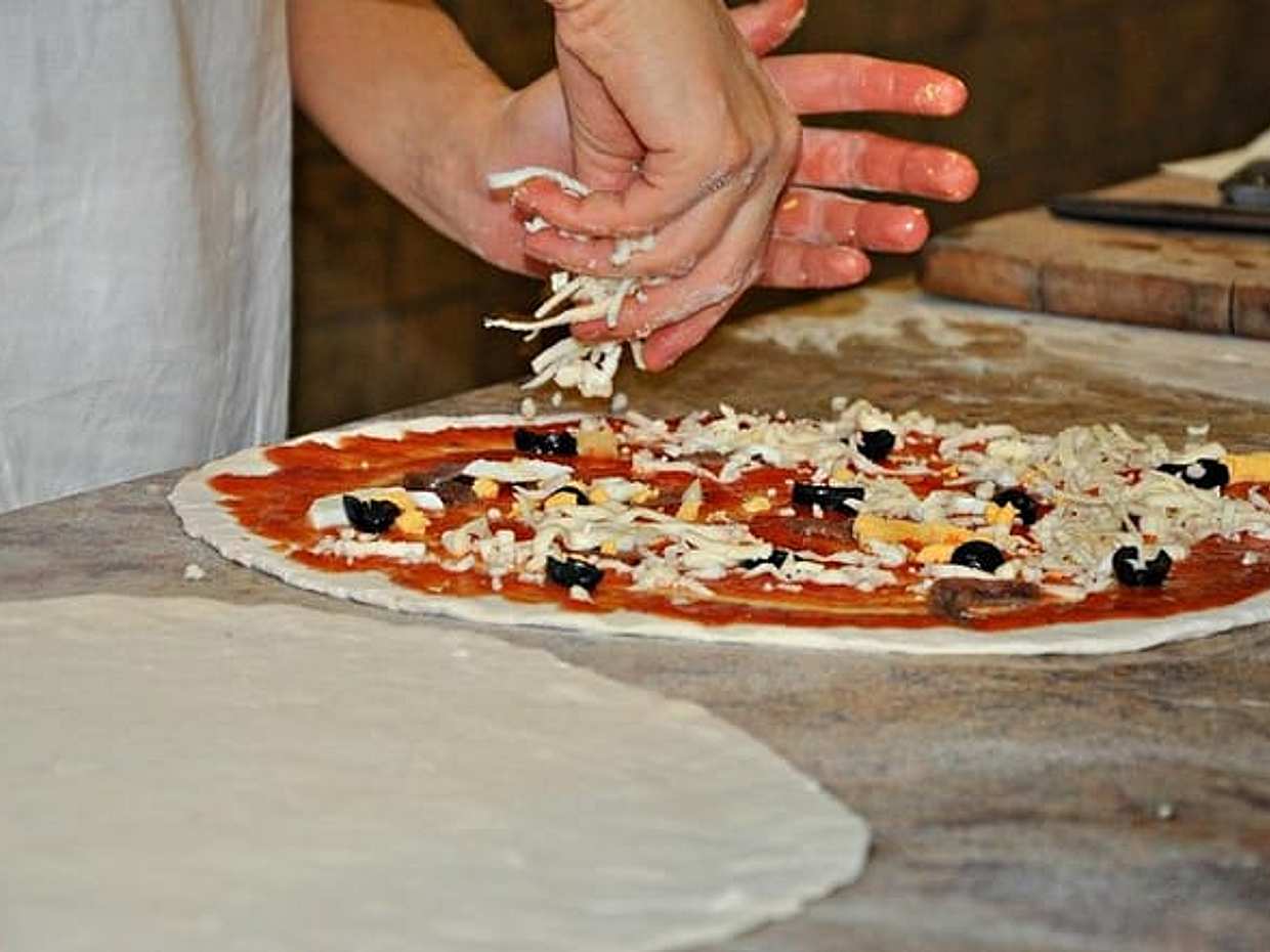 Naples: Neapolitan Pizza Cooking Class with Master Pizzaiolo, photo 2
