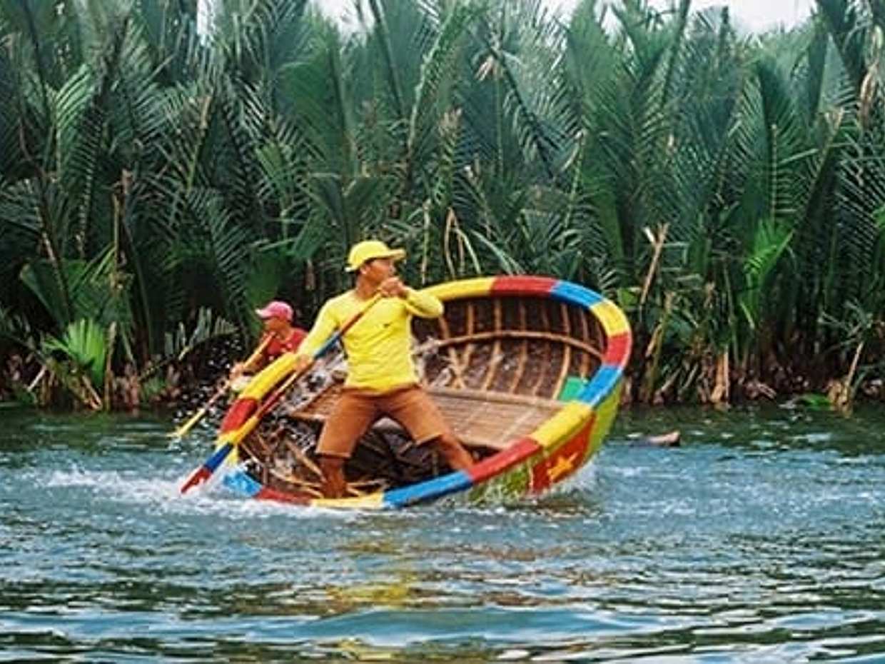 Hoian Town Tour With Basket Boat & Lantern Release From Hoian, photo 2