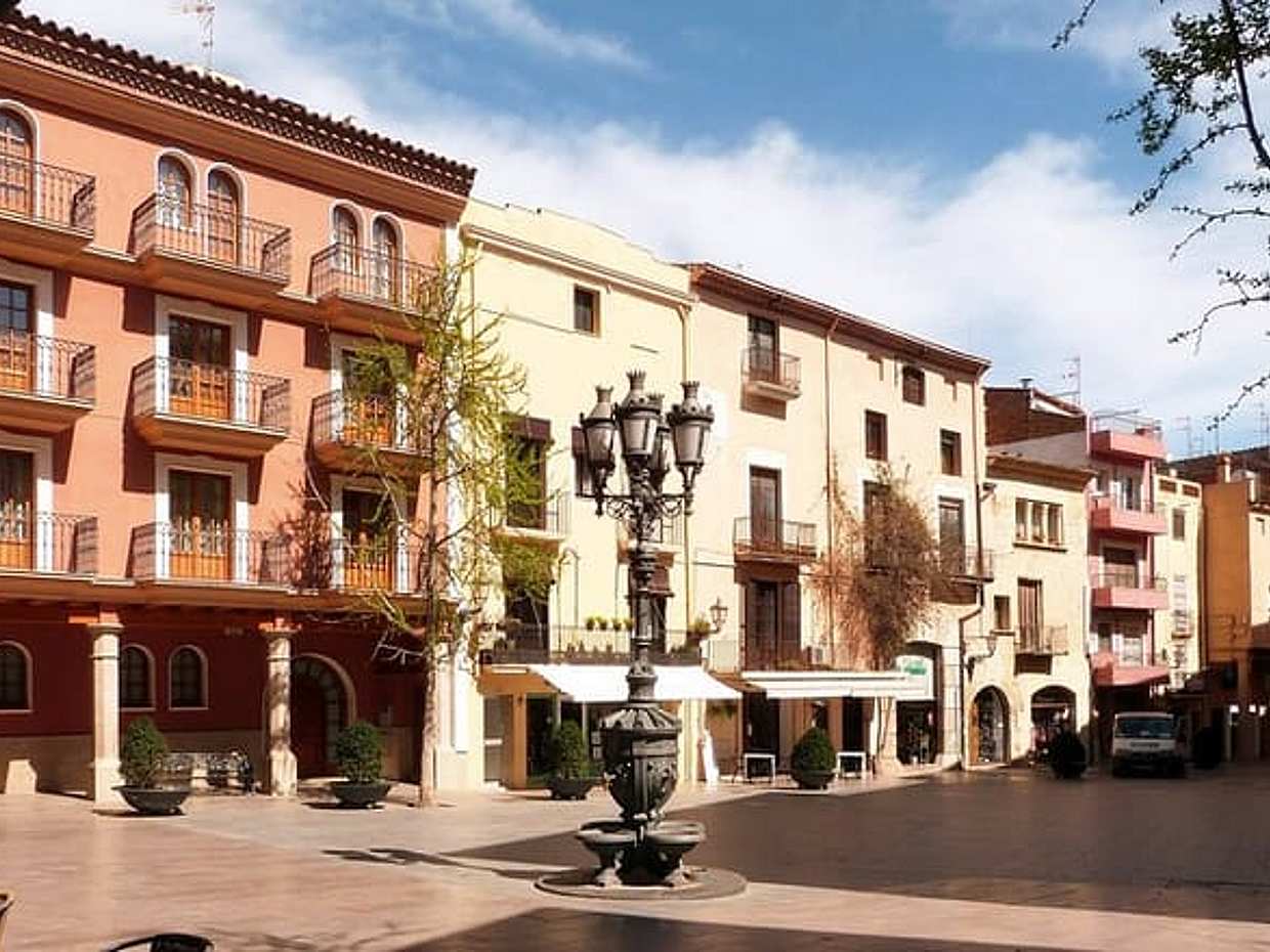 Private Transfer From Barcelona To Tarragona With a 2 Hour Stop in Spain