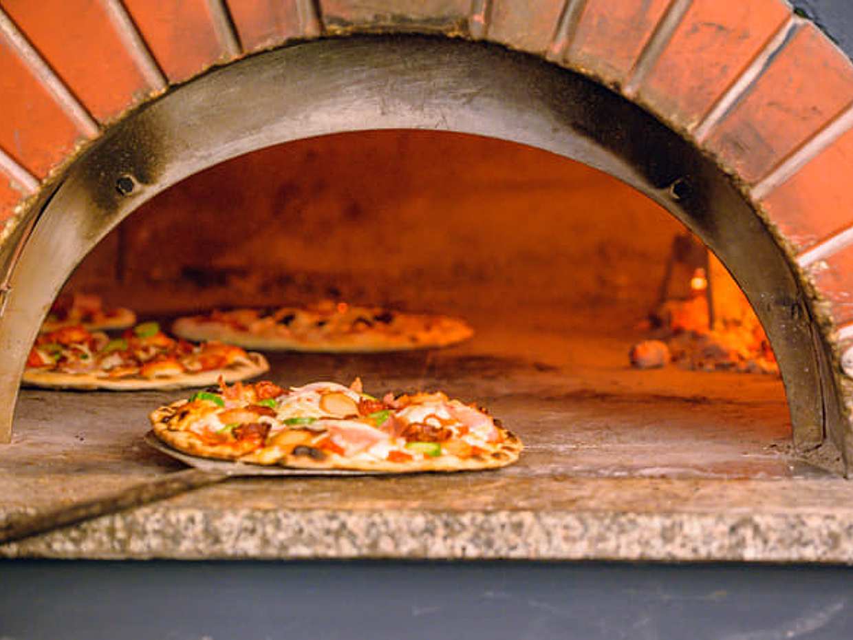 Express Pizza and Cannolo Cooking Class in Florence with a Local Chef