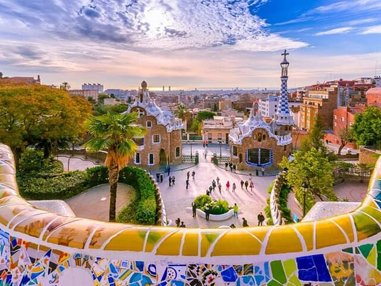 Gaudi's Masterpieces in Barcelona: Quest Experience in Spain