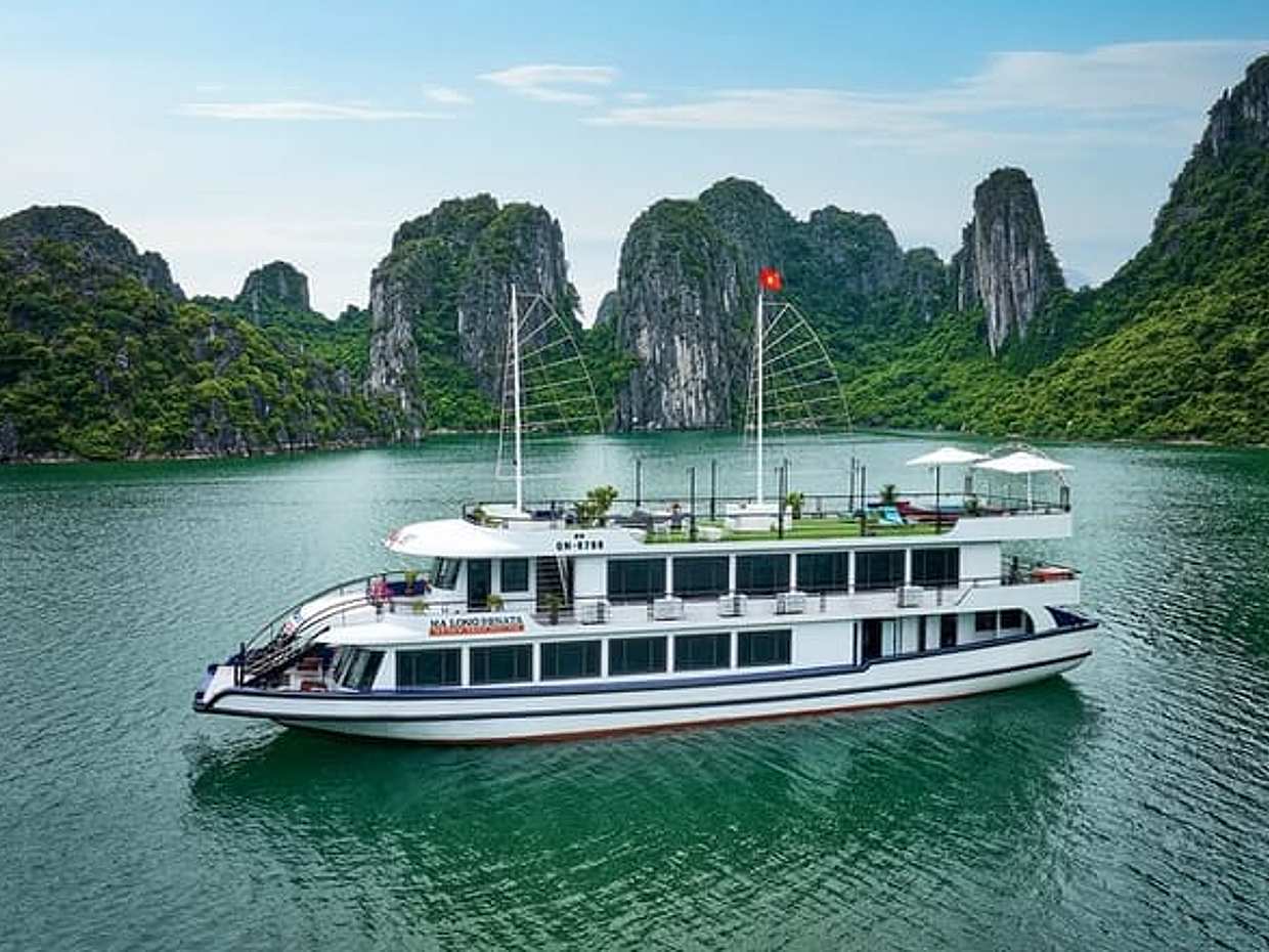 BEST SELLER Halong Bay 5 Star Day Cruise: Buffet, Kayak & Jacuzzi