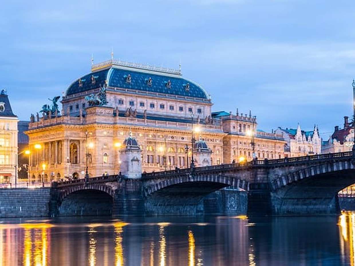 Transfer from Karlovy Vary to Prague: Private daytrip with 2h for sightseeing, photo 3