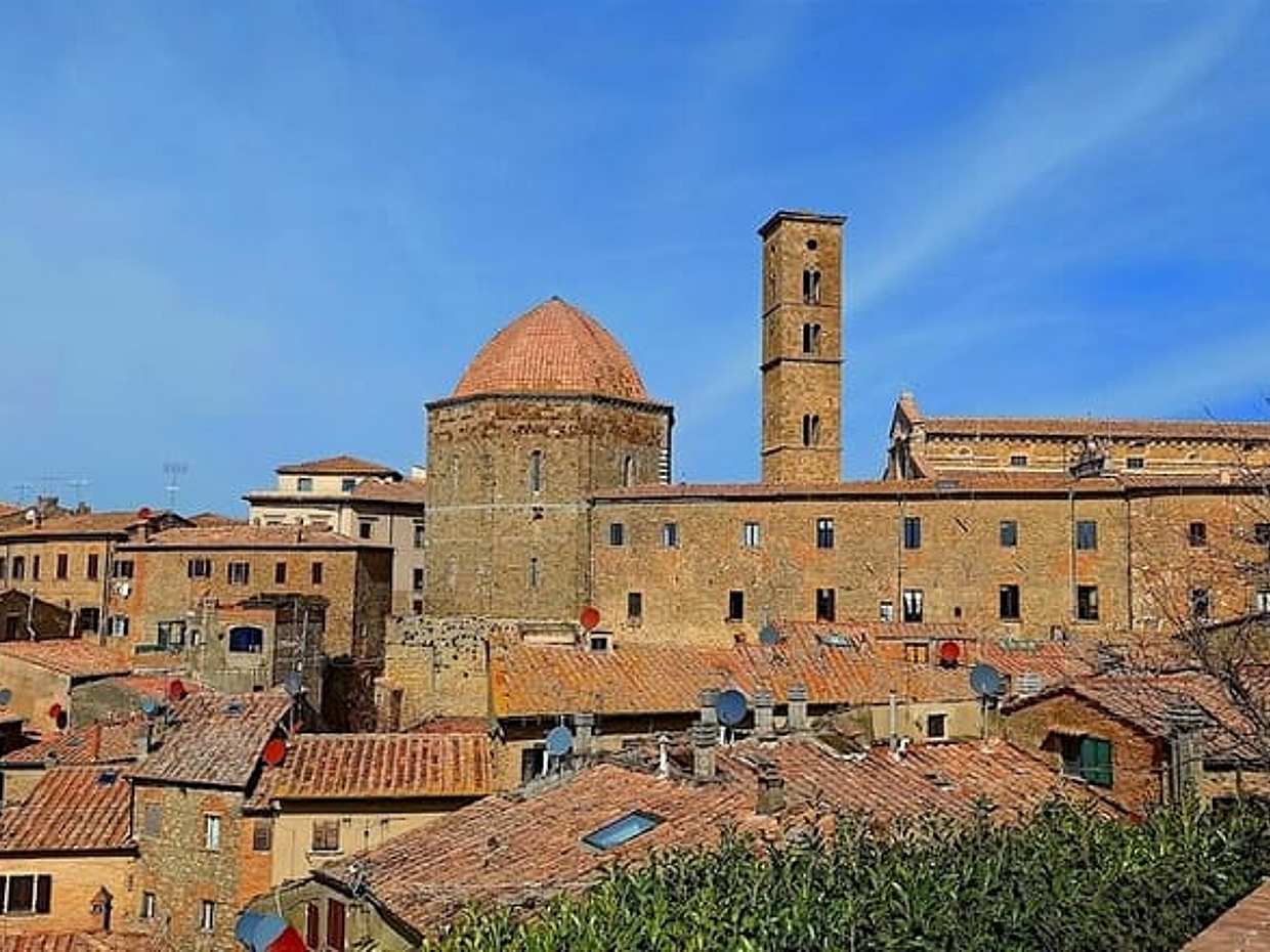 PRIVATE TOUR: Volterra & San Gimignano with Lunch & Wine Tasting Experience