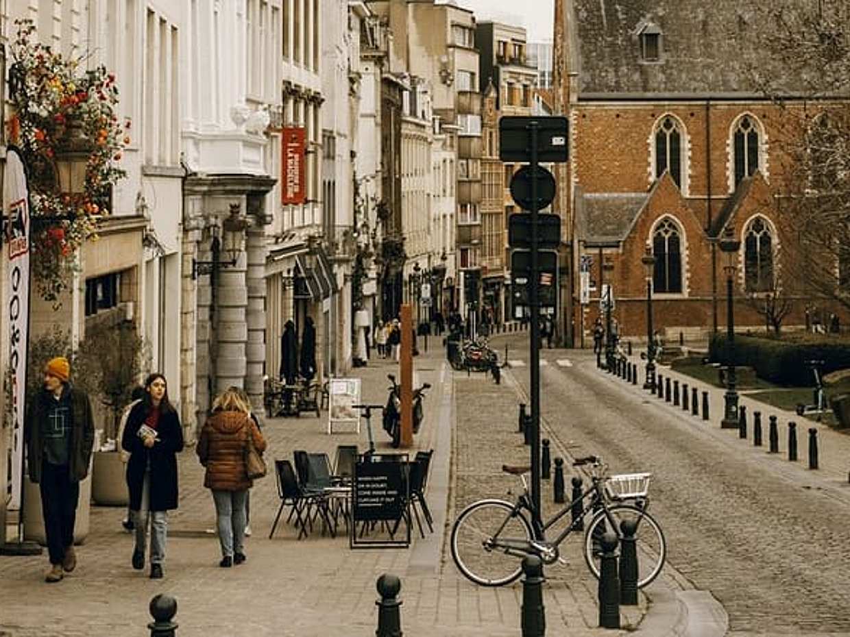 Private day trip from Paris to Brussels, English speaking driver in France, photo 2