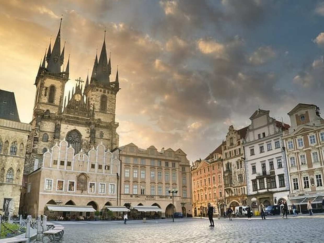 Vilshofen to Prague 1-Way Private Transfer with Sightseeing Stop