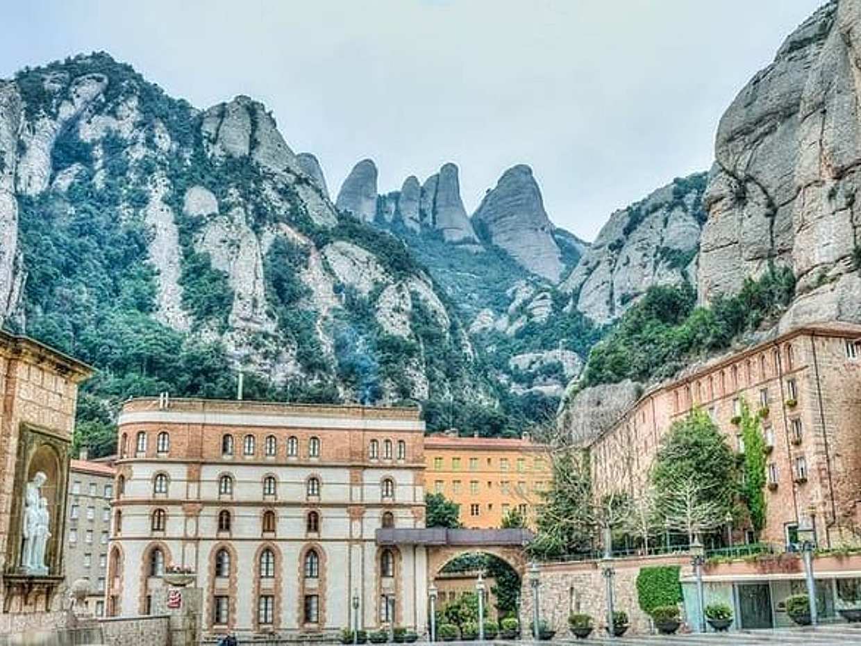 Private tour Montserrat with Escolanía-Coro and access to the Virgin, photo 4