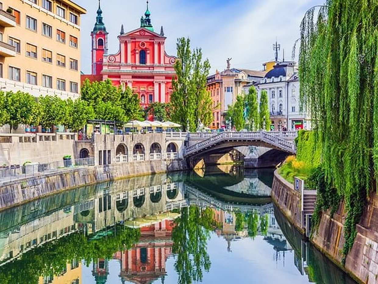 Ljubljana Scavenger Hunt & Highlights Self-Guided Walking Tour