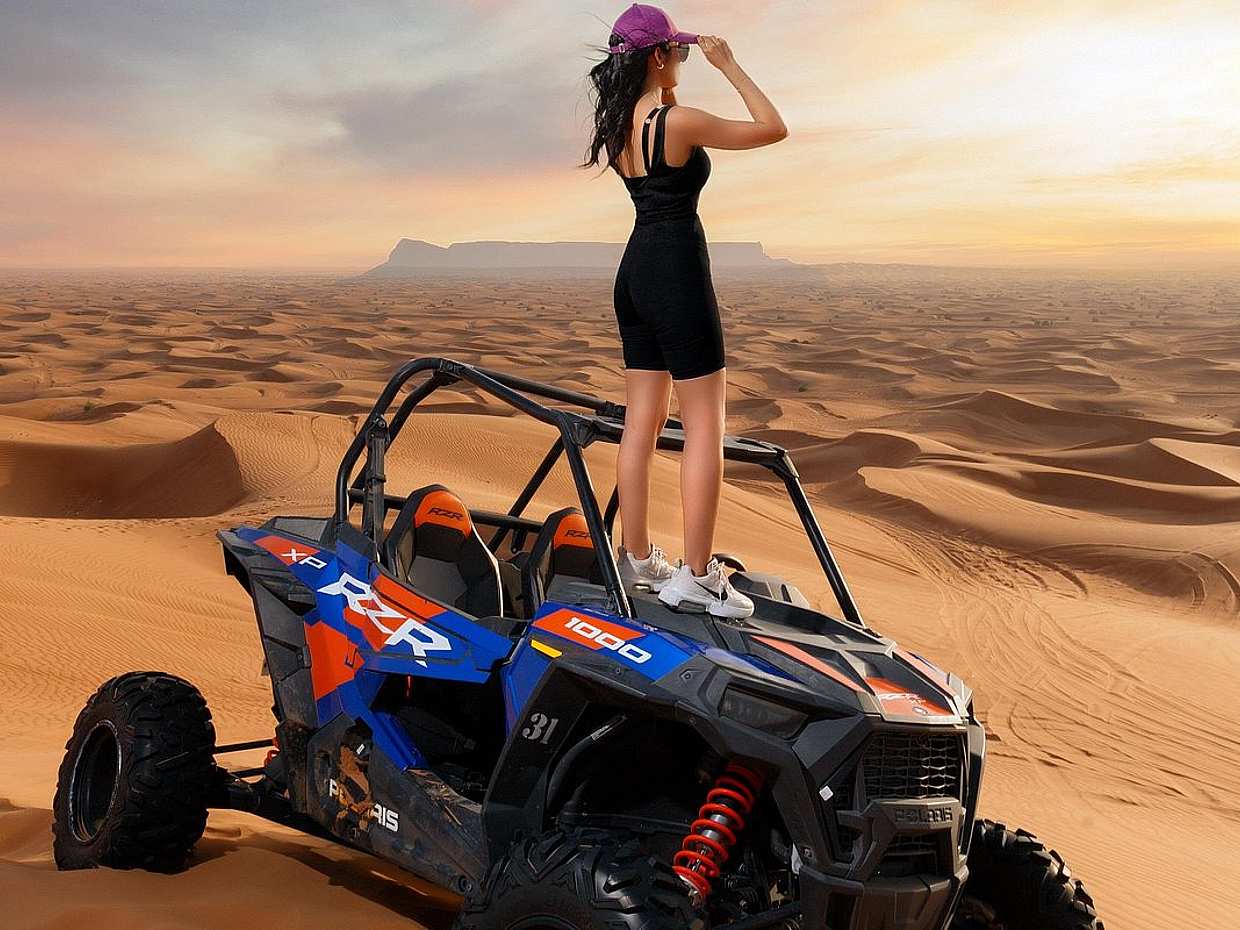 Dubai: 60 Minuten private Red Dune Buggy-Fahrt mit Safari und BBQ-Dinner im VIP-Camp in den Vereinigten Arabischen Emiraten