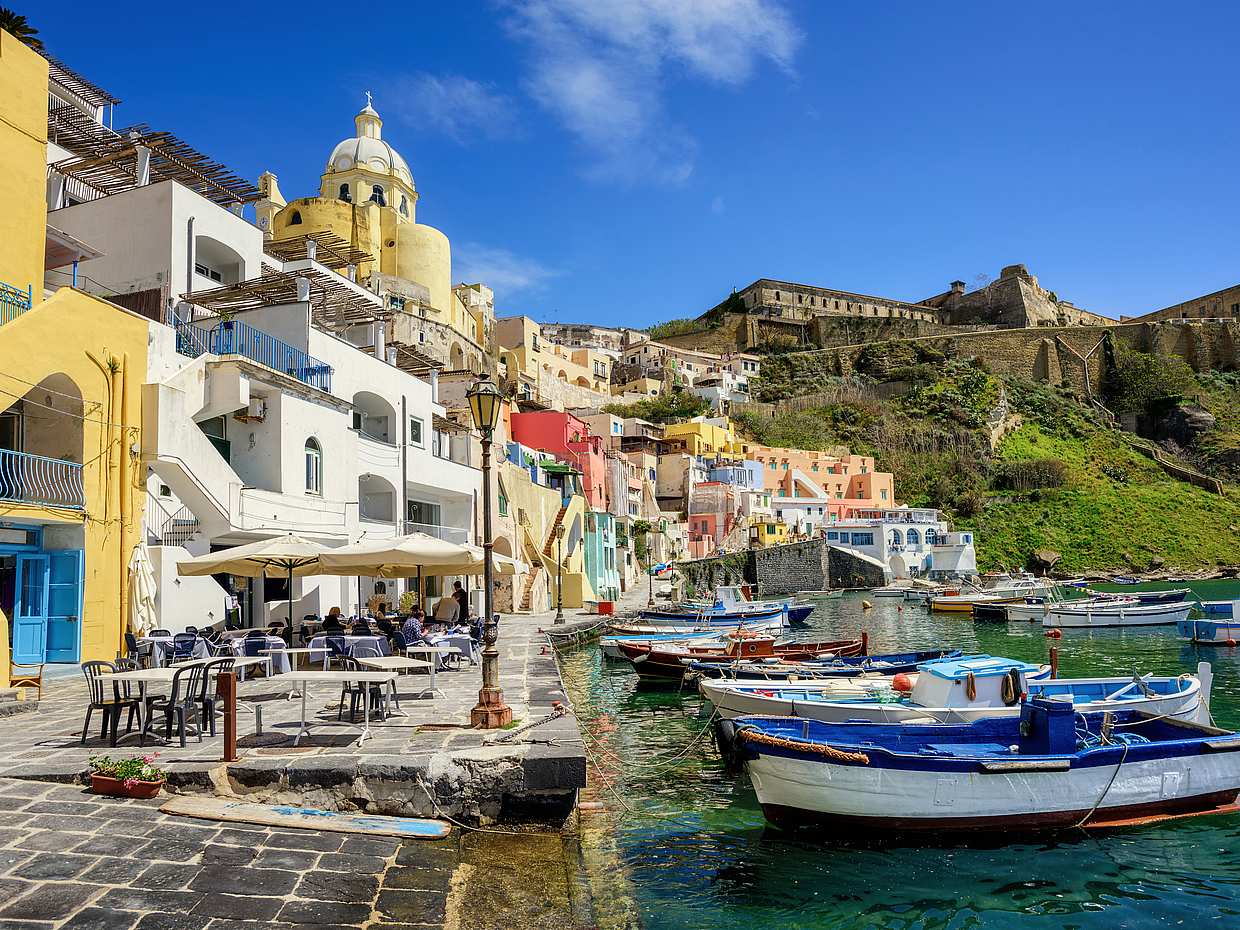 Procida Adasını Keşfetmek İçin Teknede Öğle Yemekli Tekne Turu