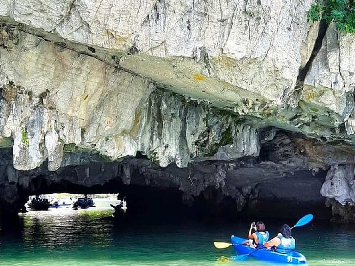 Hanoi to Ha Long Bay: 5-Star Luxury Cruise with Lunch & Kayaking, photo 2