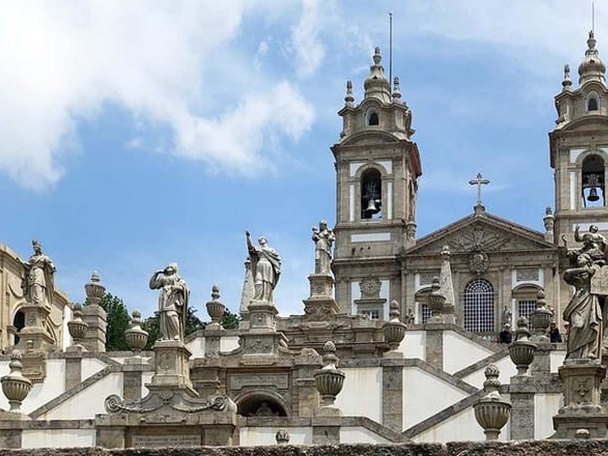 Private Car Transfer from Lisbon to Braga with 2 hours for sightseeing