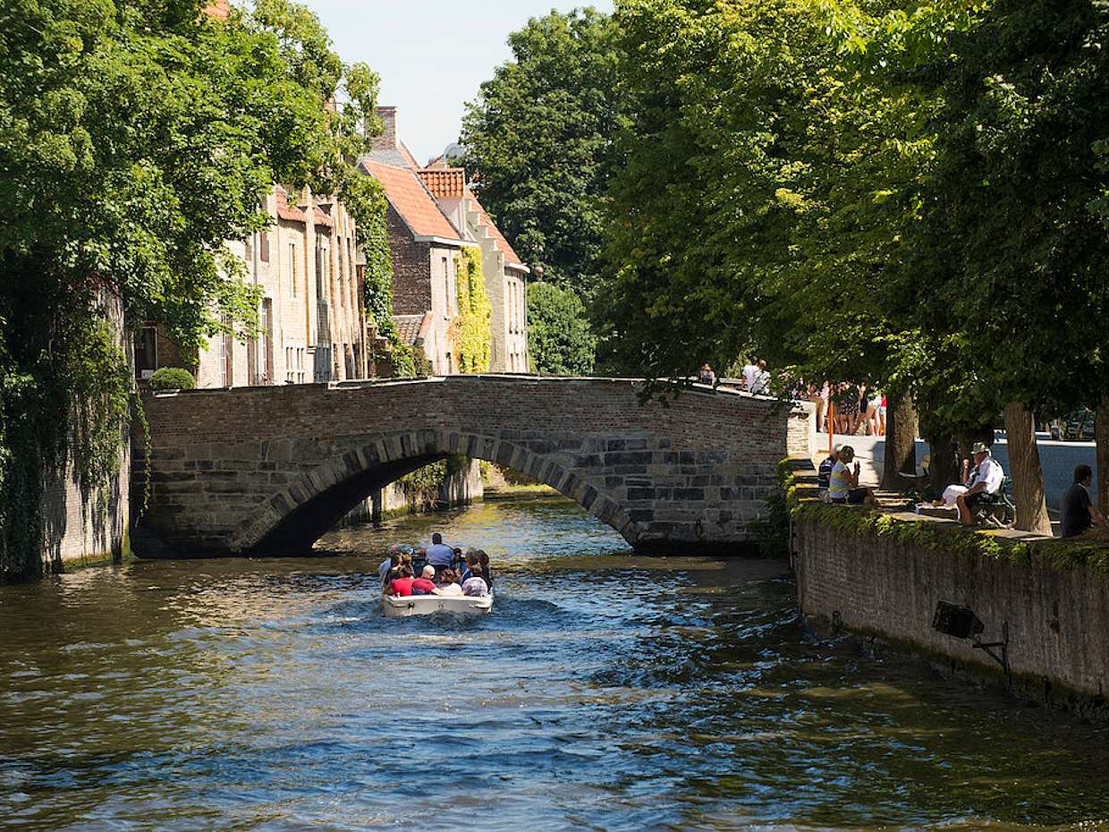Canals of Bruges Private Boat Tour, photo 2