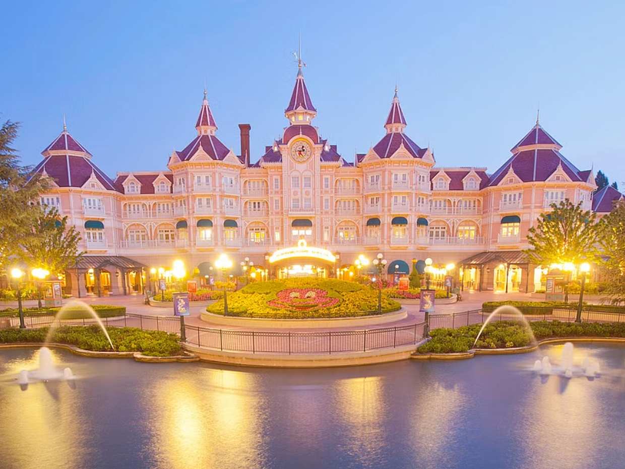 Disneyland Private Transfer from Charles de Gaule Airport