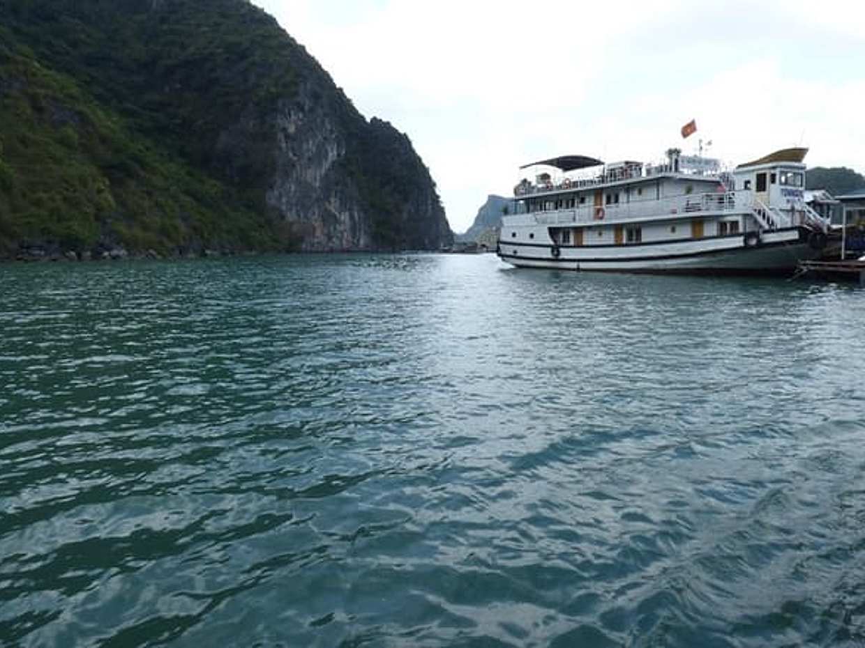 Standard Halong 2 days 1 night - overnight on cruise - Bai Tu Long routine, photo 4