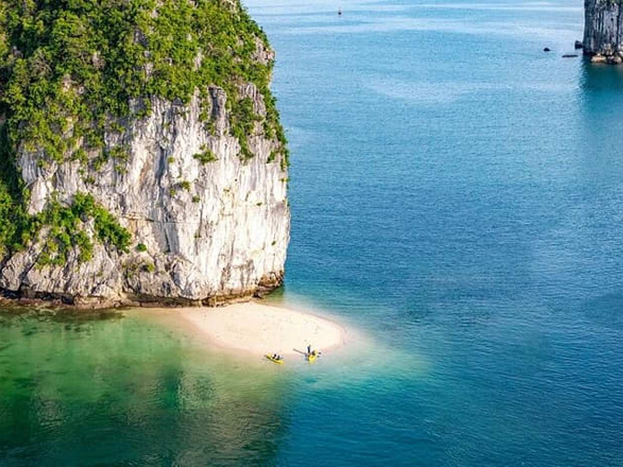 3-Hour Private Yacht Discover the Spectacular of Ha Long Bay
