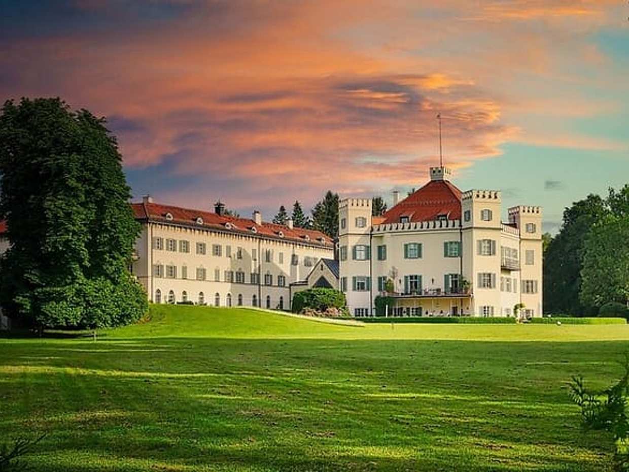Private tour in Dachau and Starnberg from Munich in Germany