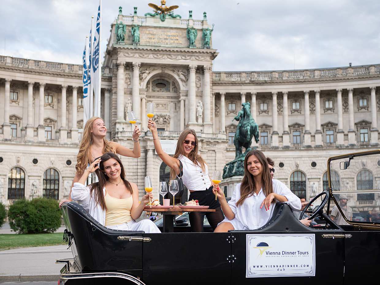 Wiedeńskie Śniadanie i Zwiedzanie Miasta Kultury Zegarem Zabytkowym w Austrii, photo 5