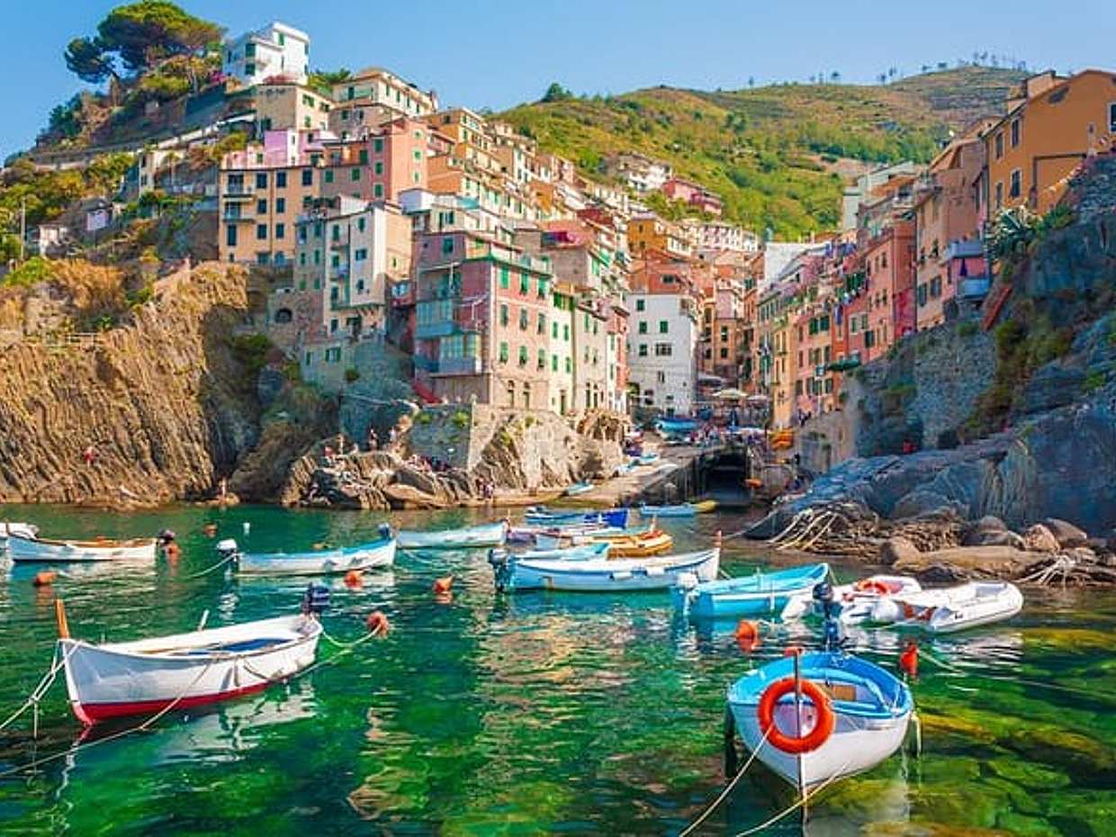 The pearls in the gulf of poets: Cinque Terre private tour from Florence