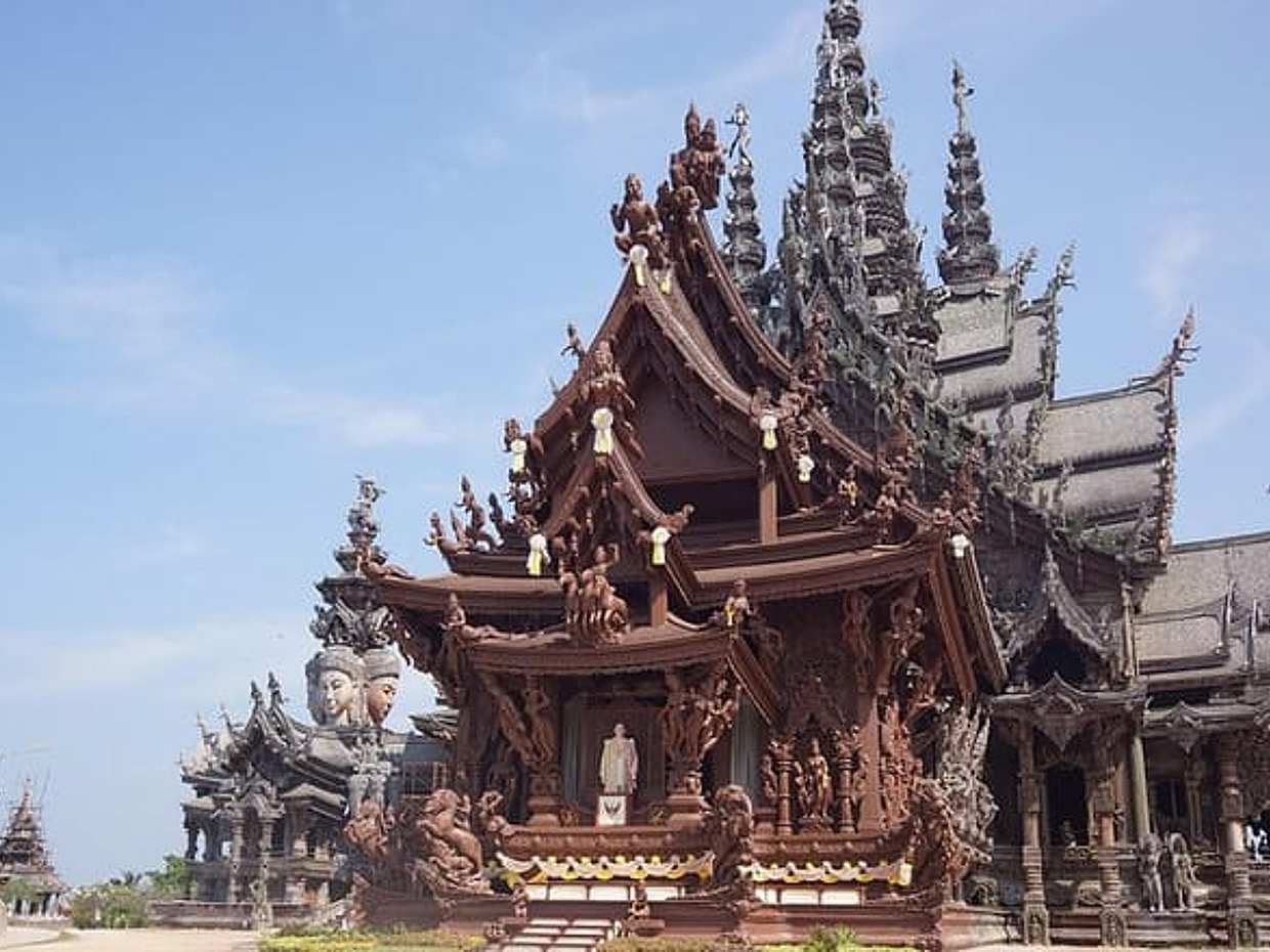Bangkok to Pattaya Private One-Way Transfer with Sightseeing Stop