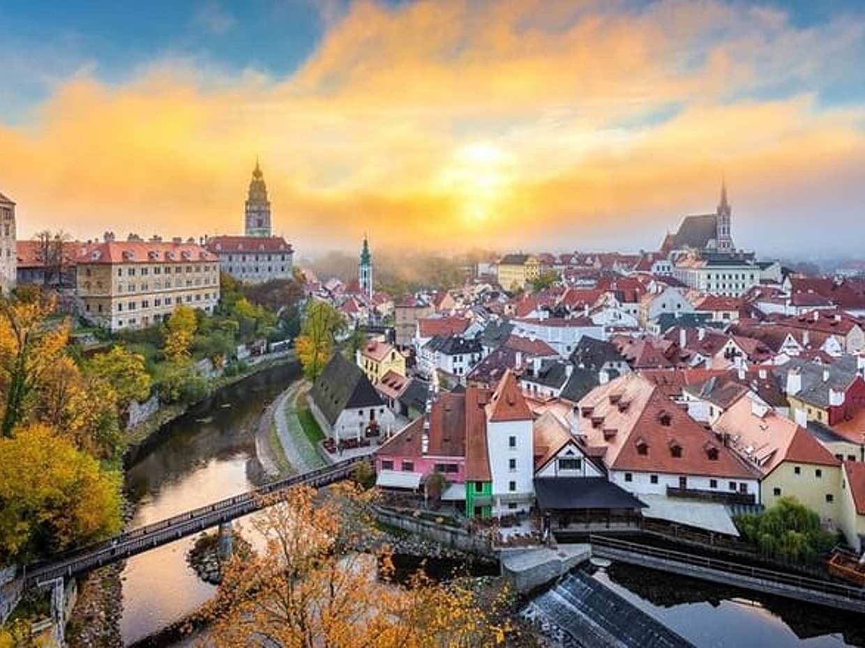 Private Transfer from Vienna to Prague with Stop in Cesky Krumlov in Austria