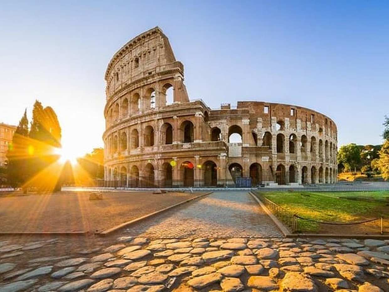 Ancient Rome: the sunrise walking tour with breakfast