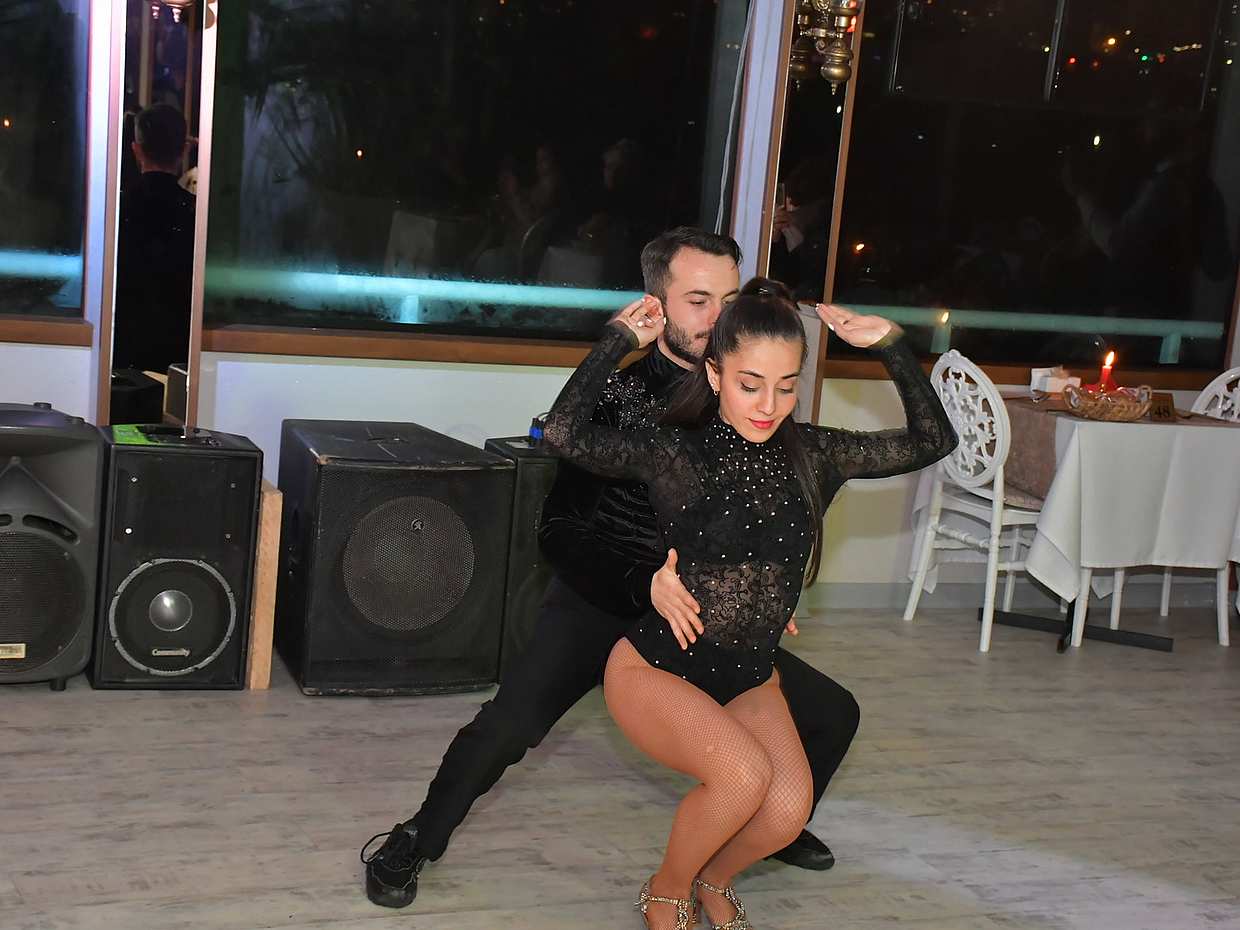 Bosphorus Dinner Cruise & Turkish Night Show With Belly Dance (All Inclusive)- Stage Front Table, photo 2
