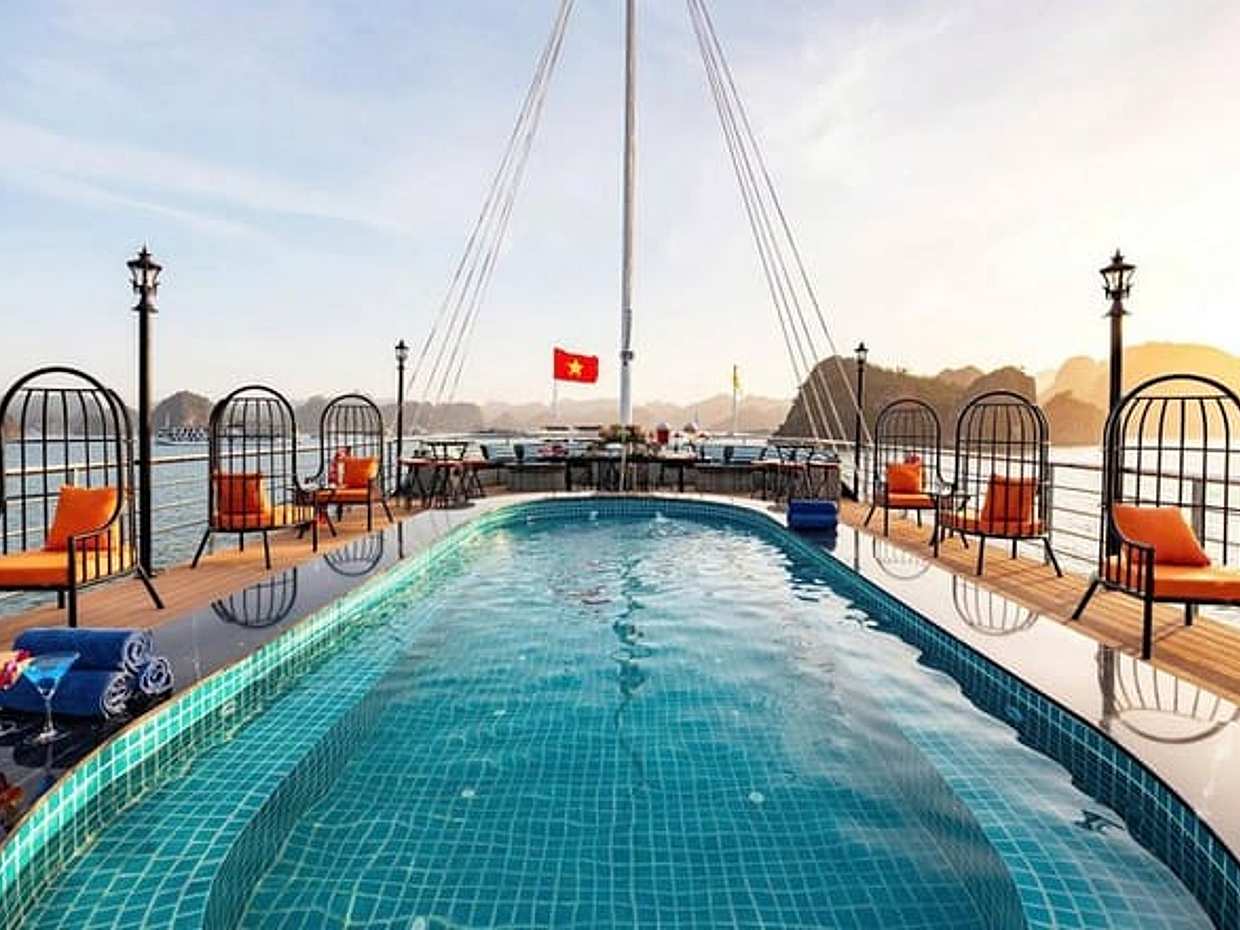 Luxury Halong Bay 5-Star Day Cruise with Kayaking & Sunset Party in Vietnam, Ha Long, photo 5