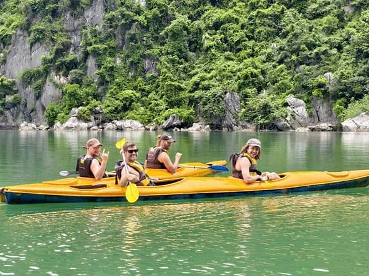 Ha Long & Lan Ha Bay: 5-Star Luxury Scenic Cruise from the Port, photo 3