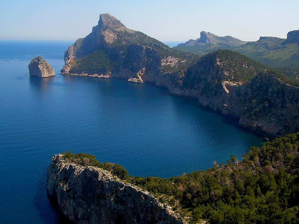 Private Tour: Valldemossa, Lluch and Formentor with lunch