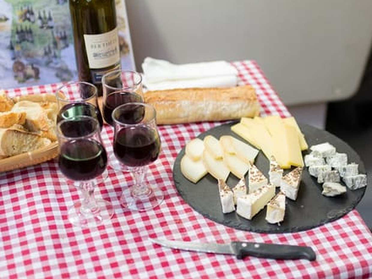 Montmartre French Bistrot, Aperitif and Wine Tasting Walking Tour, photo 4