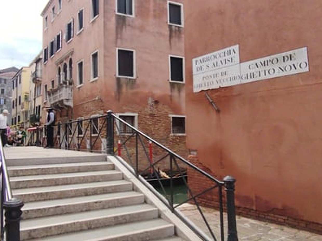 Private Venice Walking Tour: Jewish Ghetto, Rialto & St. Mark’s Square