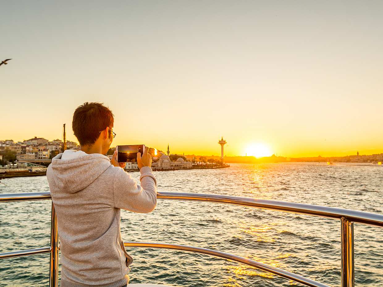 Private Bosphorus Sunset Boat Cruise in Istanbul, Türkiye, photo 2
