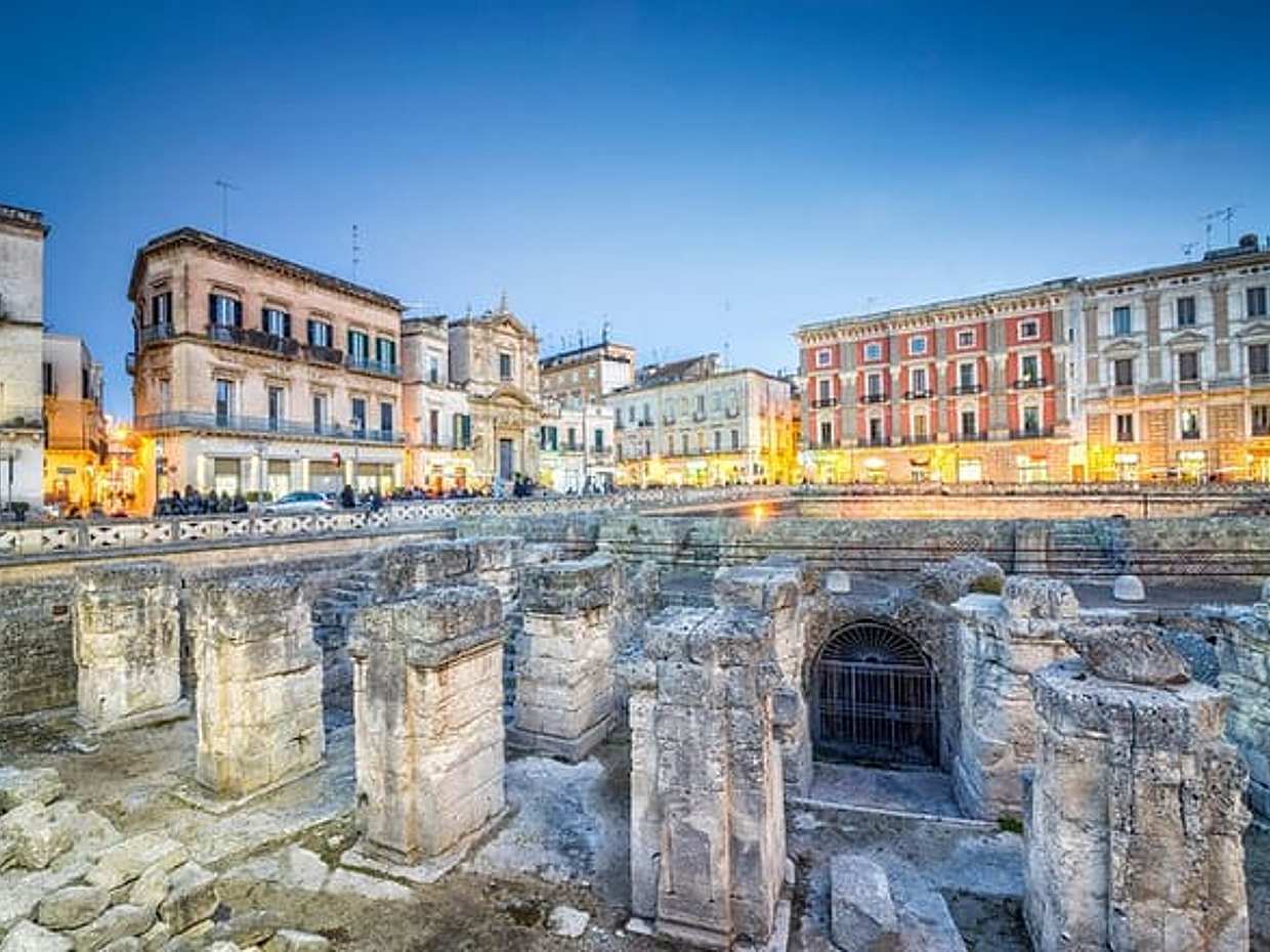 Private direct transfer from Amalfi to Lecce with a local driver in Italy