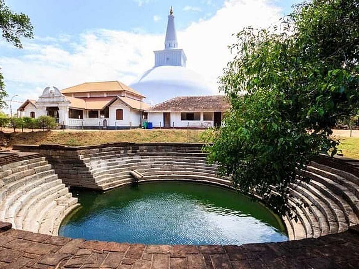 Private Day Tour Of Anuradhapura and Avukana From Colombo, photo 3