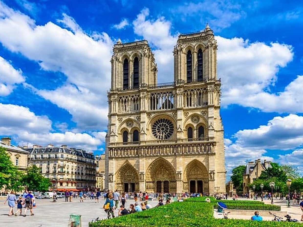 Paris - Notre-Dame : visite guidée théâtralisée du quartier en français