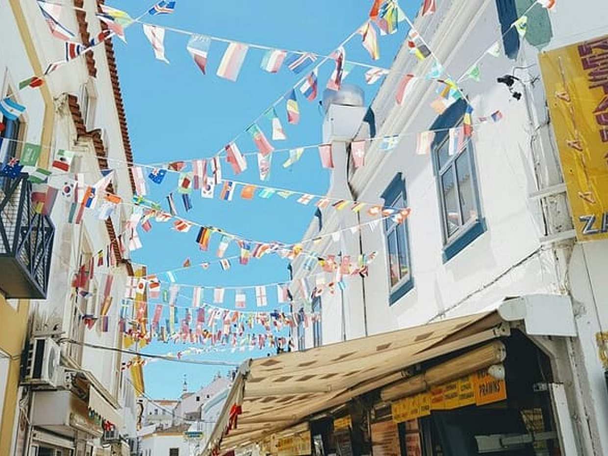 Private Transfer from Lisbon to Albufeira-2 Hours for Sightseeing