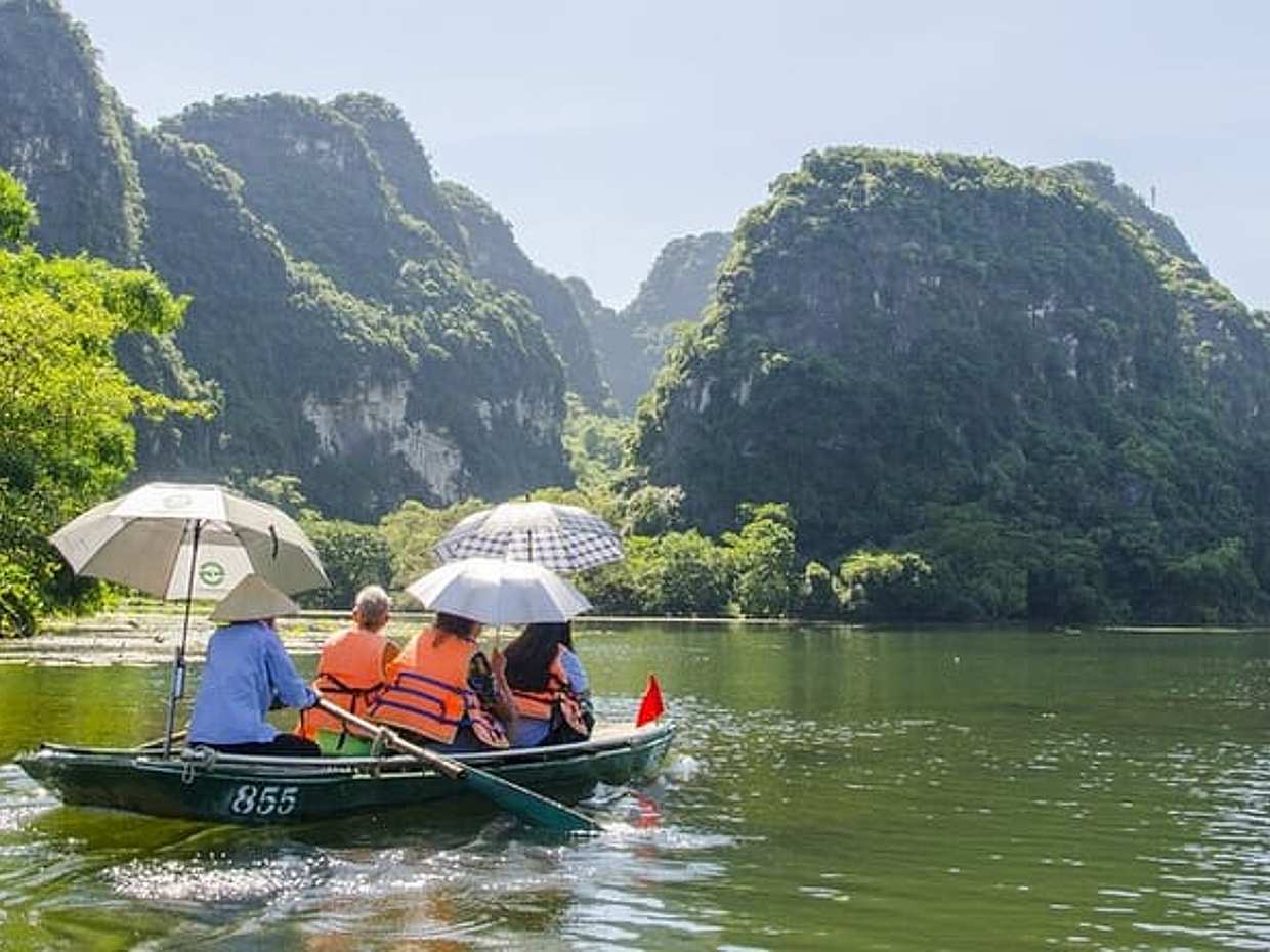 Ninh Binh Luxury Day Tour visit Hoa Lu and Trang An from HANOI, photo 3