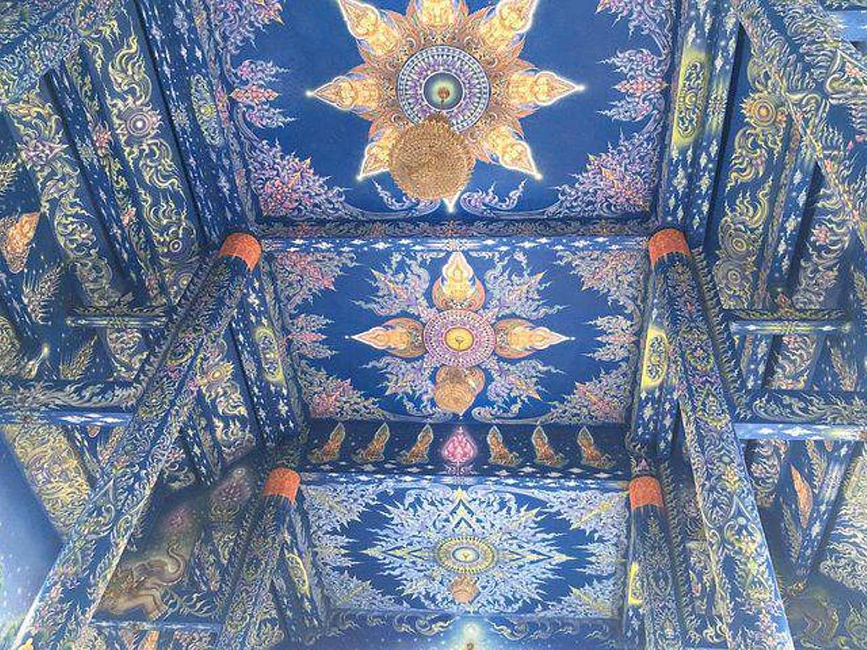 Chiang Mai: One-day Tour with White Temple, Baan Dam Museum, Blue Temple, Golden Triangle, Boat Trip and Karen Village. in Thailand, photo 5