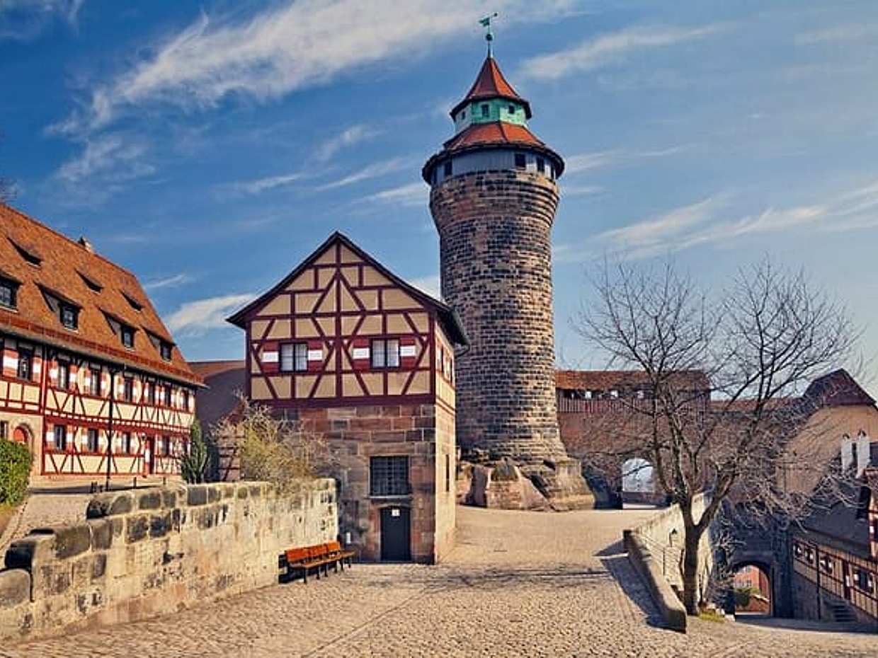 Private transfer from Berlin to Nuremberg with 2h of Sightseeing