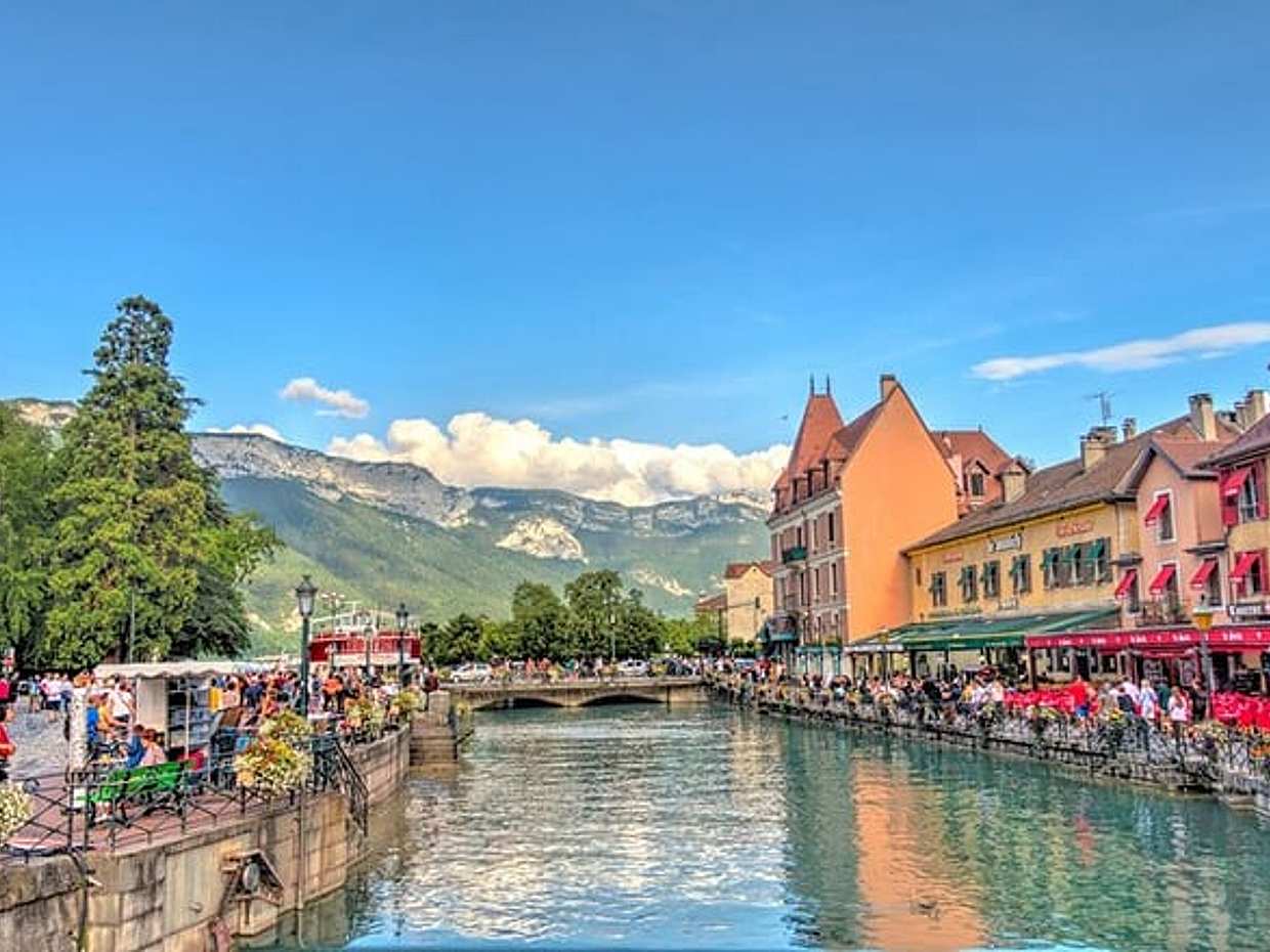 Annecy Scavenger Hunt & Highlights Self-Guided Walking Tour, photo 4