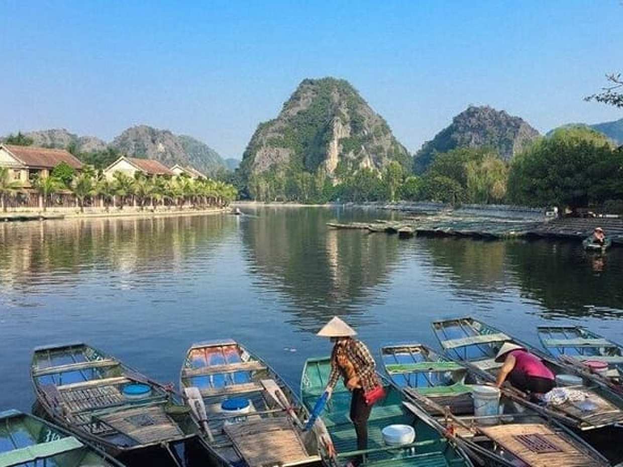 Ninh Binh Luxury 1 Day Tour From Hanoi by Limousine Bus, photo 2