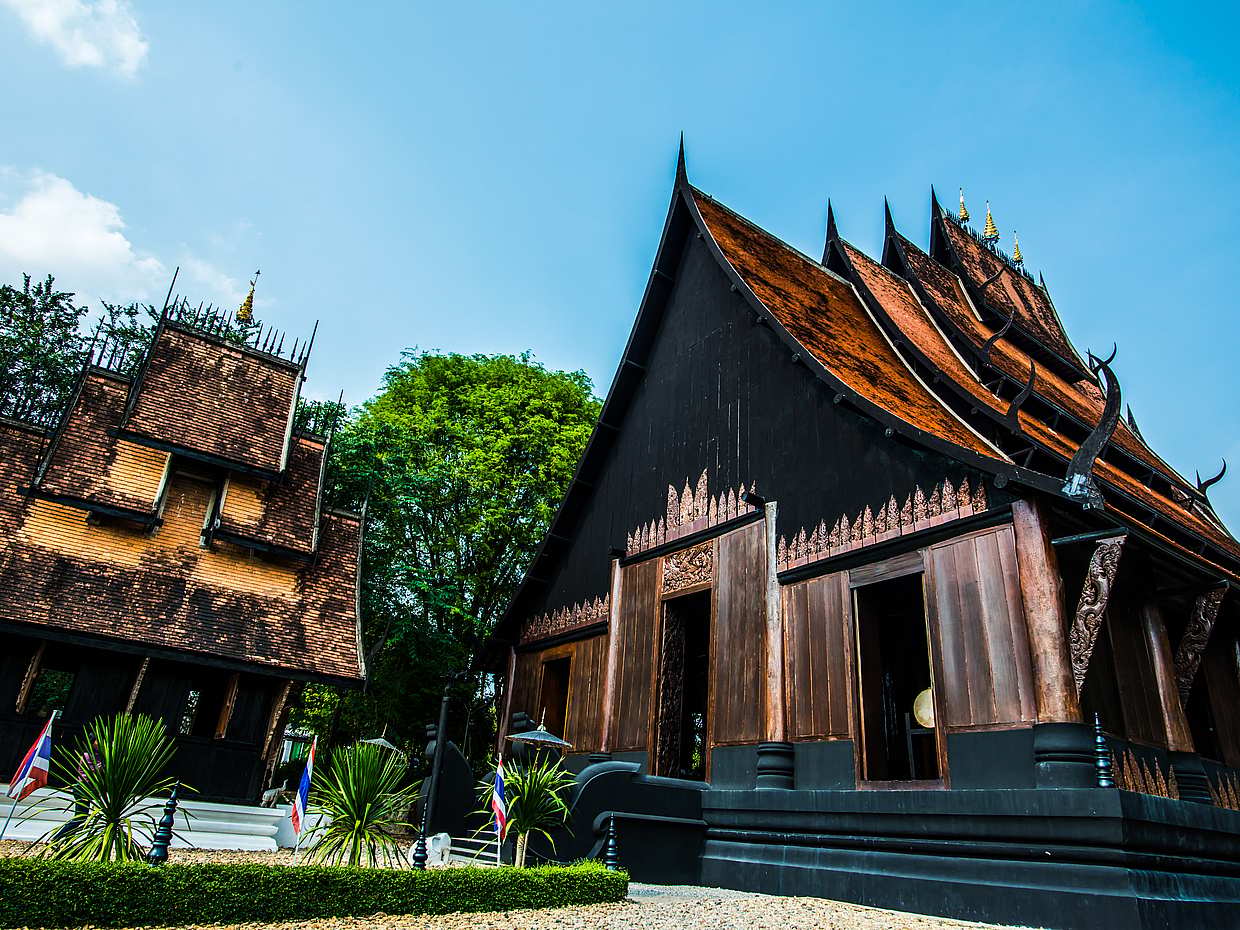 Chiang Mai: White Temple, Baan Dam Museum and Blue Temple Full Day Tour in Thailand, photo 4